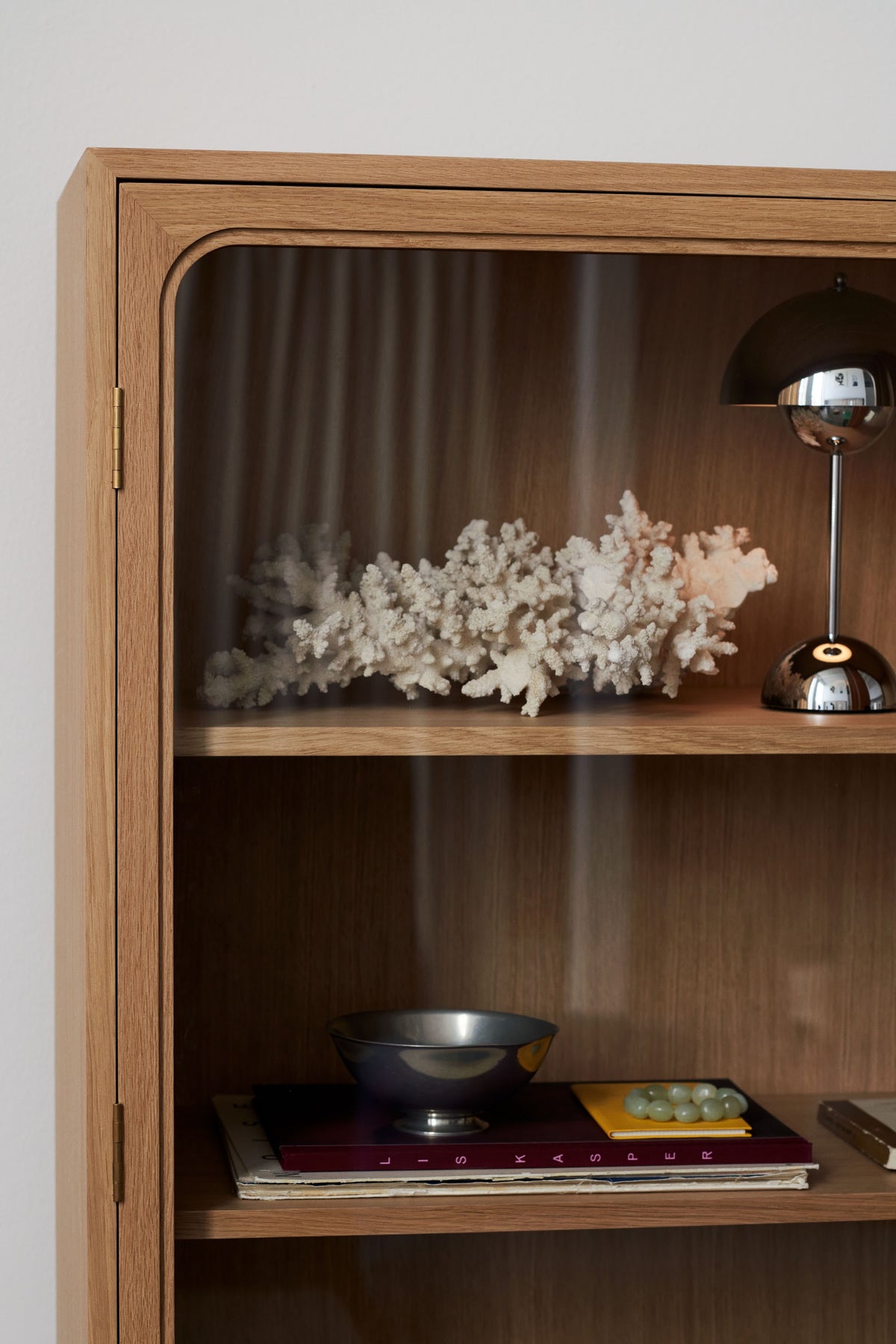 Vitrine Trace SC88 de Space Copenhagen - &amp;Tradition-Chêne naturel-The Woods Gallery