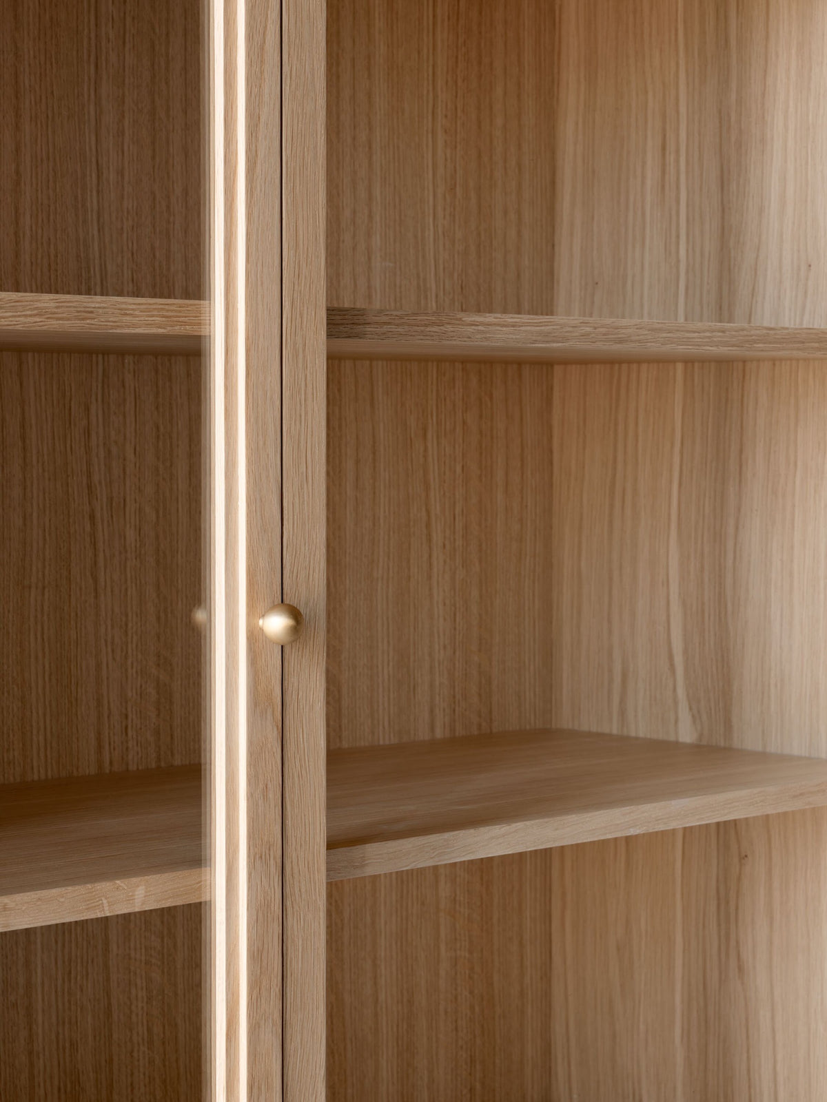 Vitrine Trace SC88 de Space Copenhagen - &amp;Tradition-Chêne naturel-The Woods Gallery