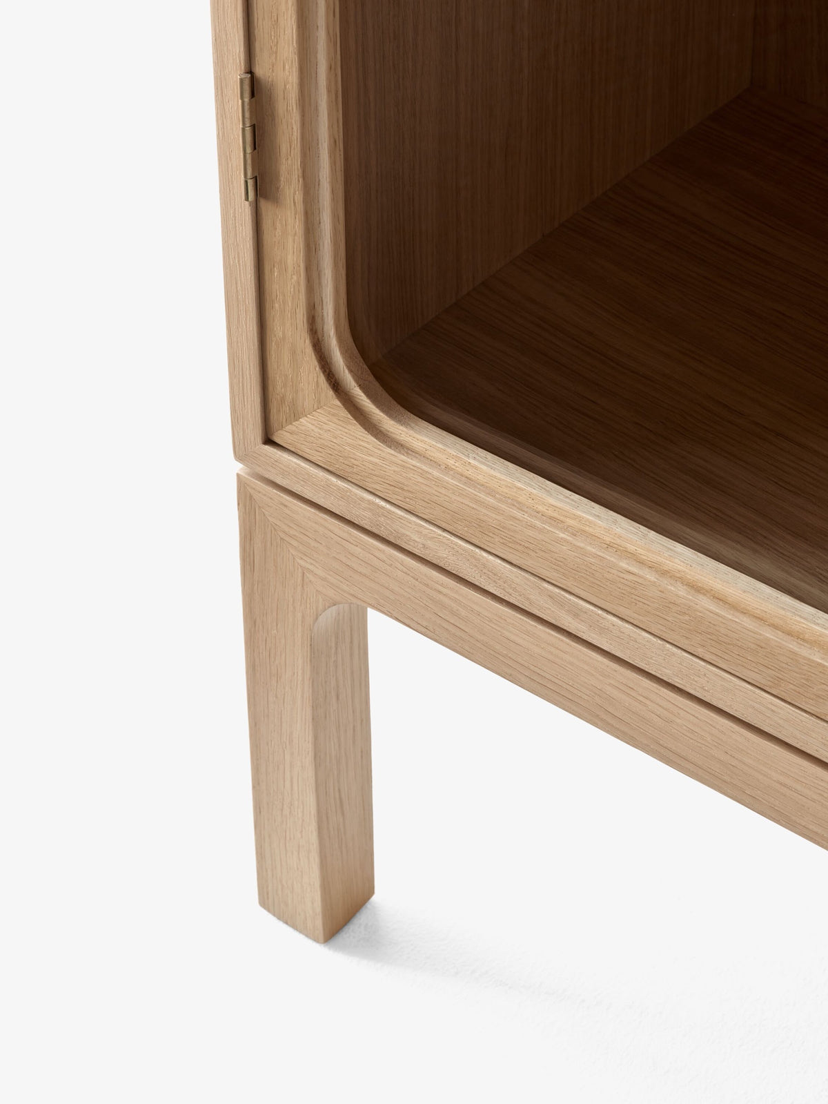 Vitrine Trace SC88 de Space Copenhagen - &amp;Tradition-Chêne naturel-The Woods Gallery