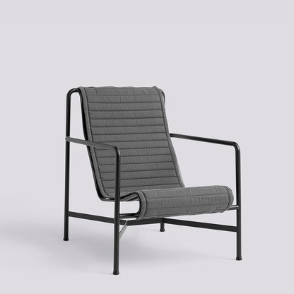 Coussin matelassé pour fauteuil lounge haut Palissade - Hay-Anthracite-The Woods Gallery