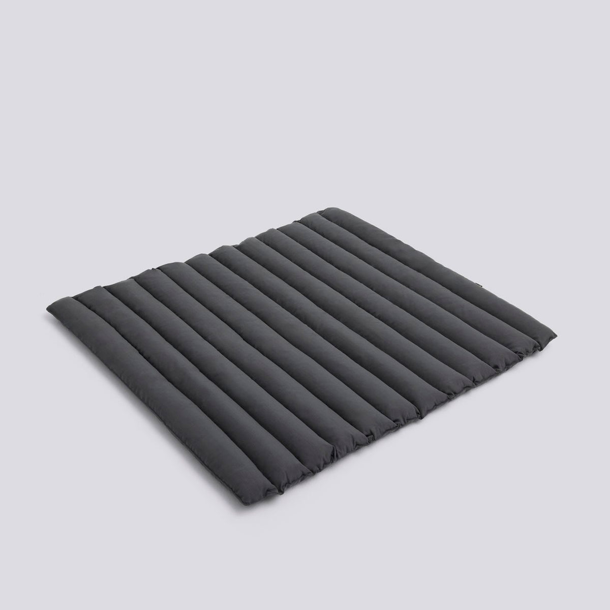 Coussin Soft Quilted pour canapé Palissade - Hay-Anthracite-The Woods Gallery