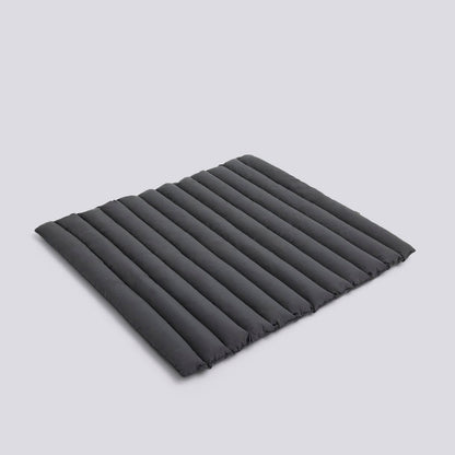 Coussin Soft Quilted pour canapé Palissade - Hay-Anthracite-The Woods Gallery