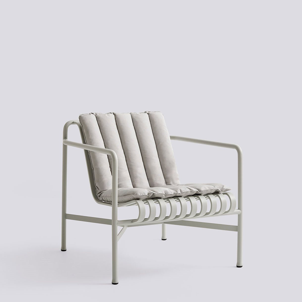 Coussin Soft Quilted pour fauteuil lounge bas Palissade - Hay-Gris ciel-The Woods Gallery