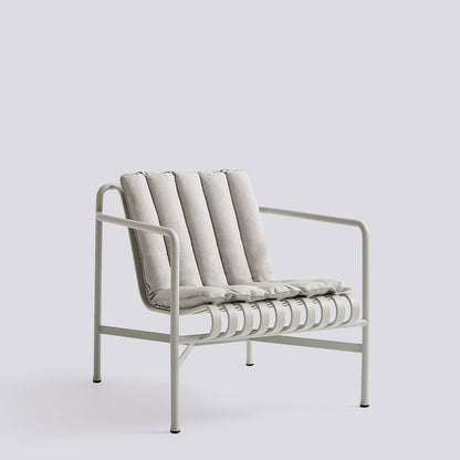 Coussin Soft Quilted pour fauteuil lounge bas Palissade - Hay-Gris ciel-The Woods Gallery