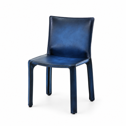 Chaise CAB 412 de Mario Bellini - Cassina-cuir Bleu nuancé main, visuel de synthèse réalisé d&