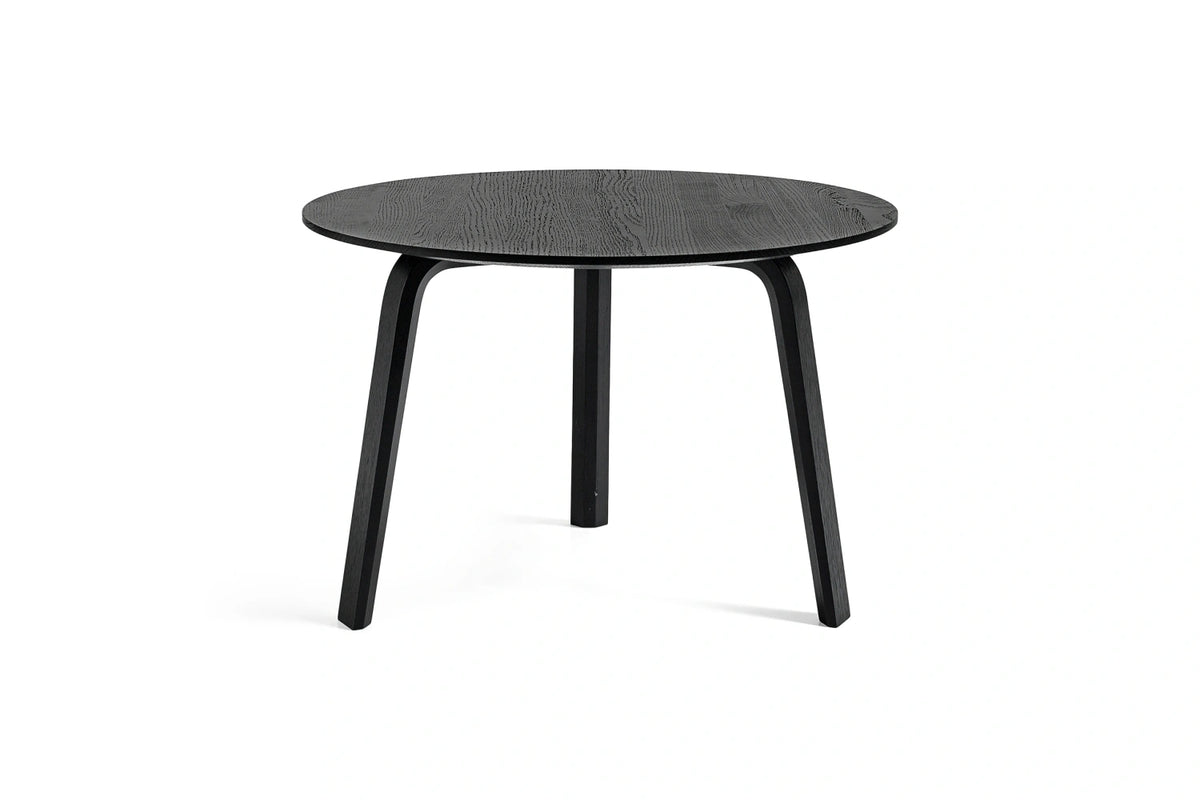 Table basse Bella Ø 60 x H 39 cm en chêne laqué noir, de trois quarts