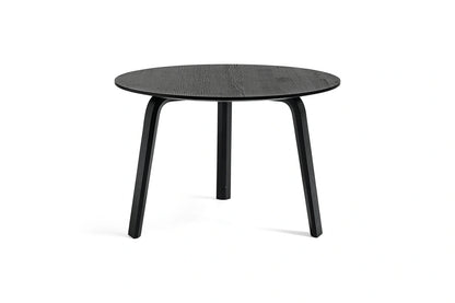 Table basse Bella Ø 60 x H 39 cm en chêne laqué noir, de trois quarts