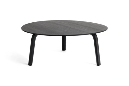Table basse Bella Ø 80 x H 32 cm en chêne laqué noir, de trois quarts