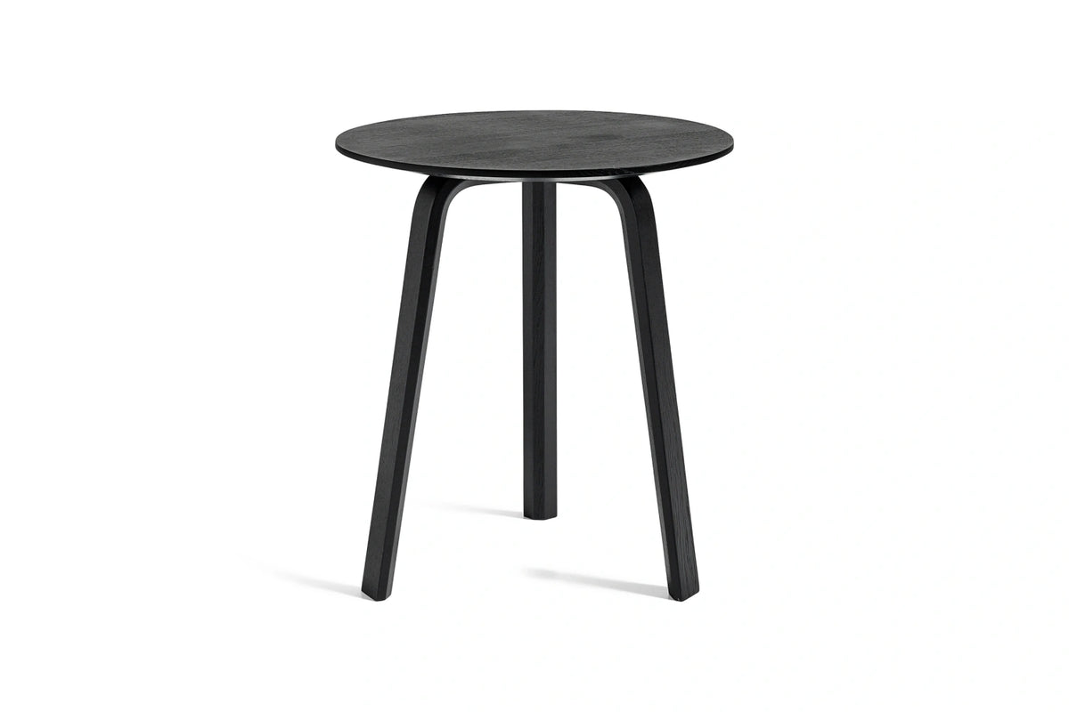 Table basse Bella Ø 45 x H 49 cm en chêne laqué noir, de trois quarts