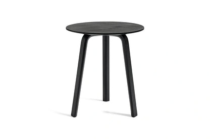 Table basse Bella Ø 45 x H 49 cm en chêne laqué noir, de trois quarts