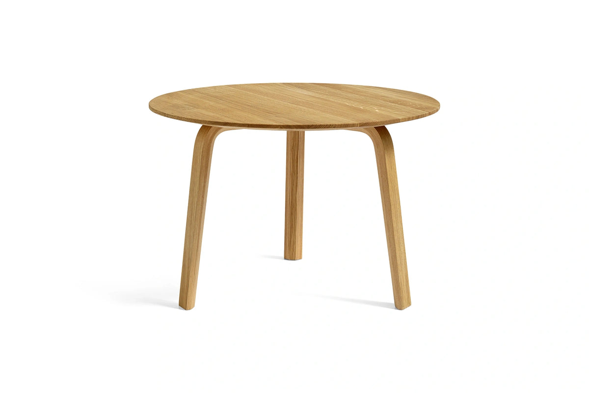 Table basse Bella Ø 60 x H 39 cm en chêne huilé, de trois quarts