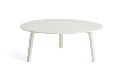 Table basse Bella Ø 80 x H 32 cm en chêne laqué blanc, de trois quarts