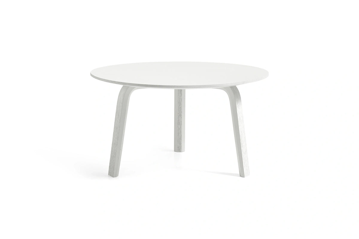 Table basse Bella Ø 60 x H 32 cm en chêne laqué blanc, de trois quarts