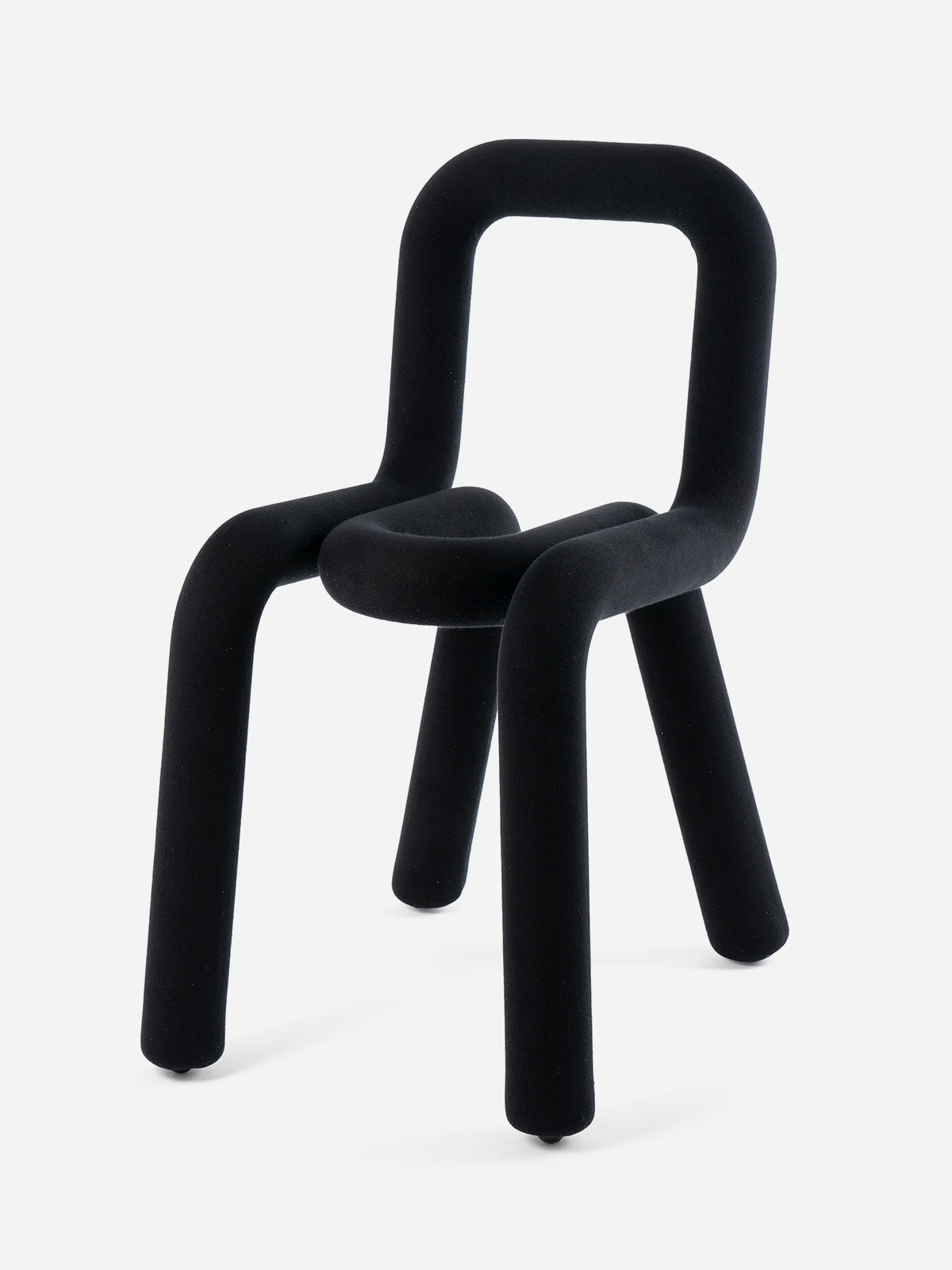 Chaise Bold de Big Game - Moustache-Noir, vue de trois quarts-The Woods Gallery