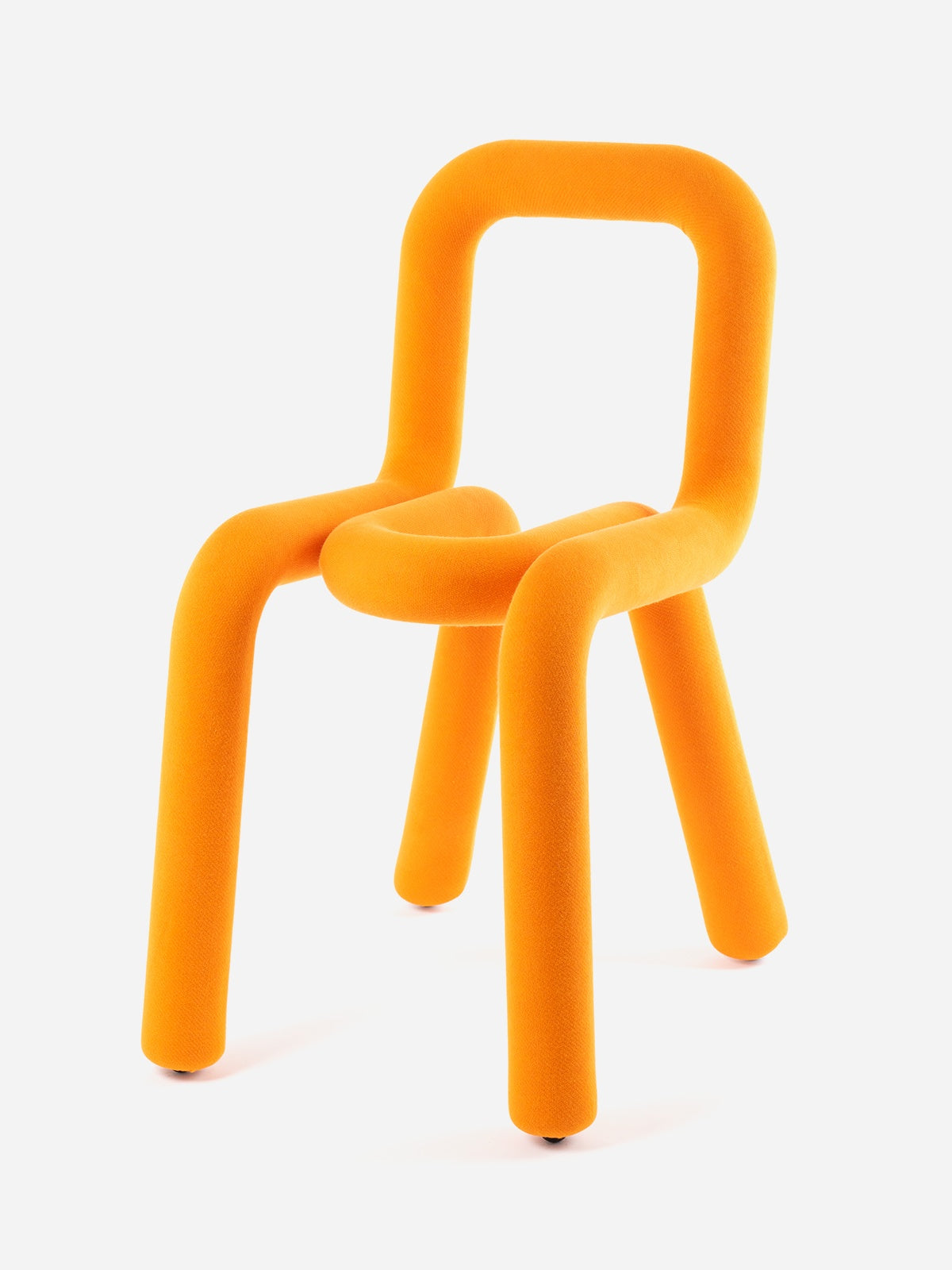 Chaise Bold de Big Game - Moustache-Orange, vue de trois quarts-The Woods Gallery