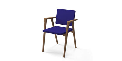 Fauteuil 832 Luisa de Franco Albini - Cassina-vue de trois quarts, assise bleu vif et accoudoirs en bois-Cassina