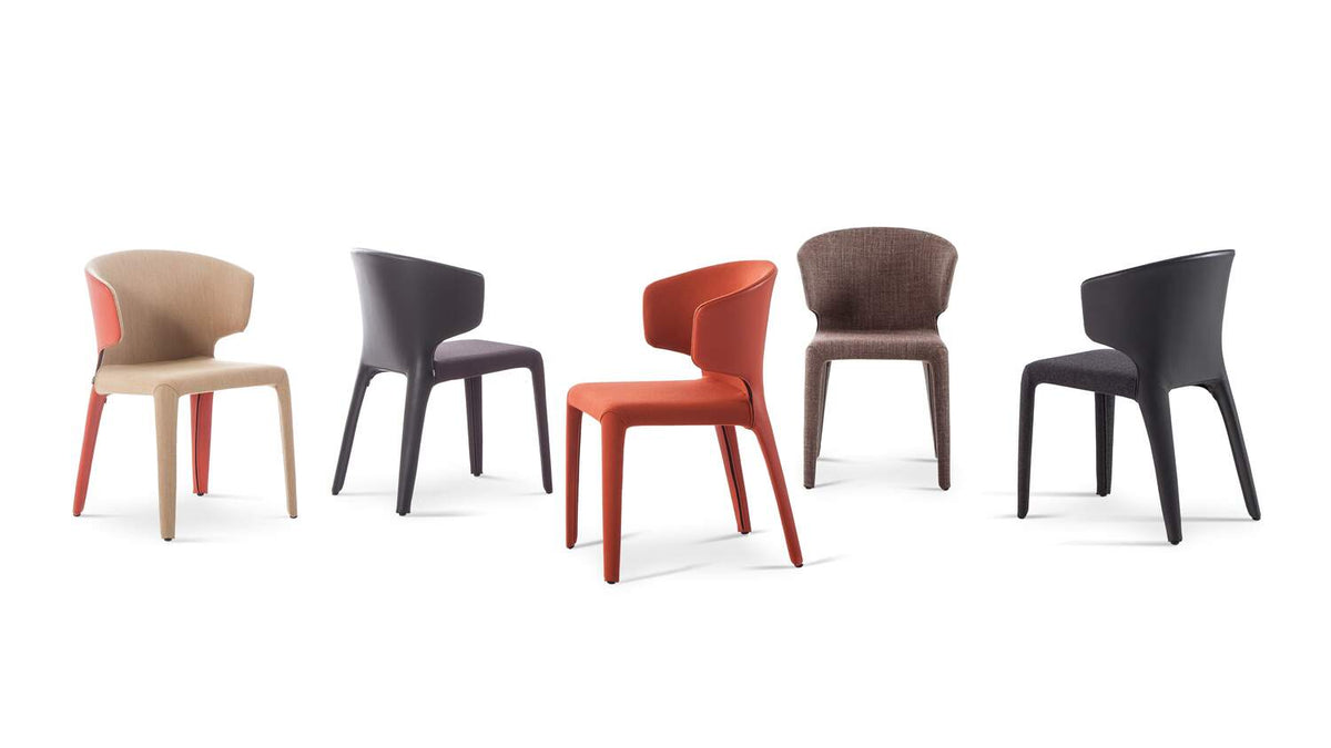 Chaise Hola de Hannes Wettstein - Cassina-cinq chaises en cuir et tissu de couleurs différentes-The Woods Gallery