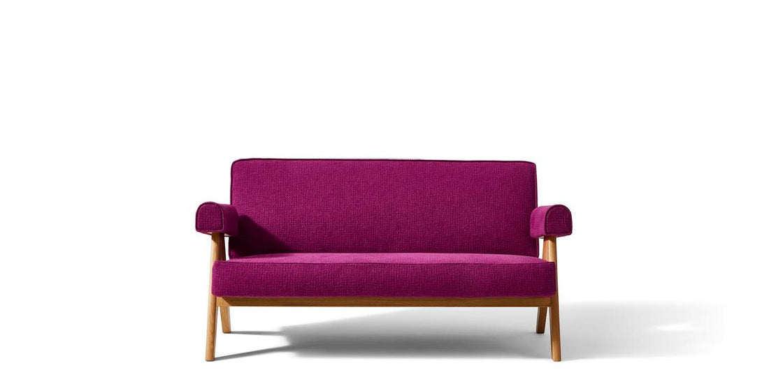 Canapé 053 Capitol Complex de Pierre Jeanneret - Cassina-vue de face, deux places, tissu fuchsia, pieds en bois-Cassina