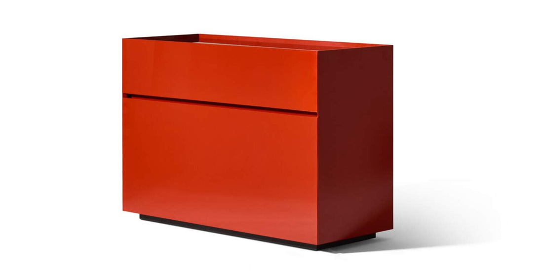 Meuble Ghost Box de Mikal Harrsen - Cassina-meuble 120 cm laqué rouge, vue de trois quarts-The Woods Gallery