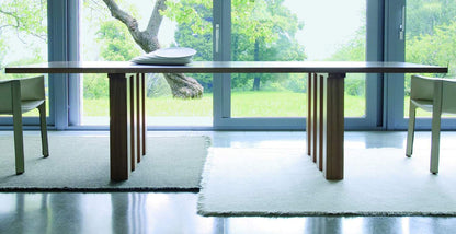 Table La Basilica de Mario Bellini - Cassina-en situation face à un jardin, grande table-Cassina