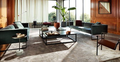 Banc modulable 514 Refolo de Charlotte Perriand - Cassina-en situation dans un salon, canapés verts et tables basses-Cassina