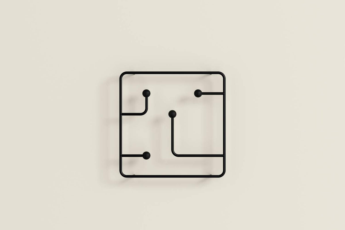 Portemanteau Hang Around de Derek McLeod - Cassina-en situation sur un mur beige-Cassina