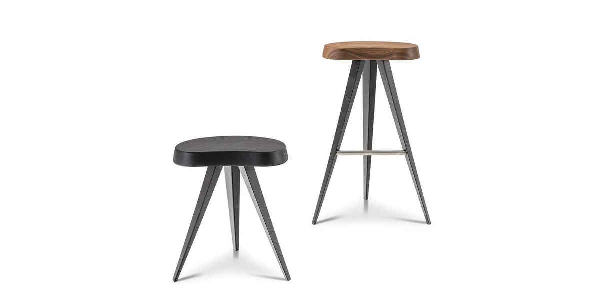 Tabouret 531 Mexique de Charlotte Perriand - Cassina-deux tabourets, noir bas et noyer haut-Cassina