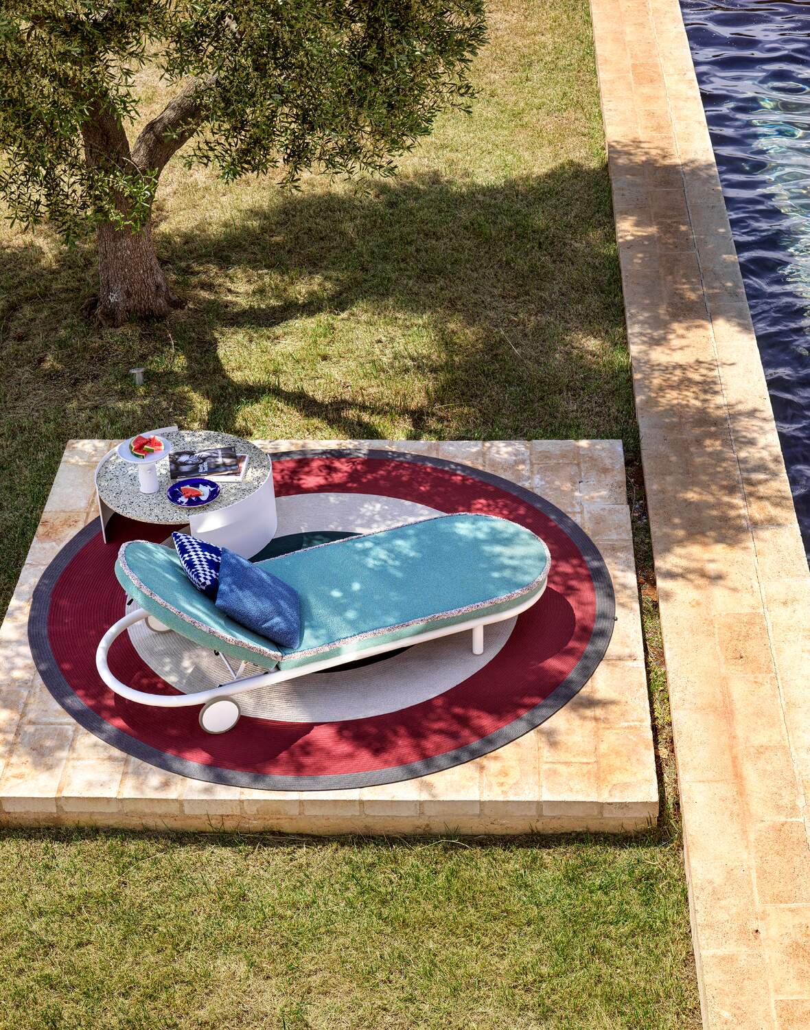 Bain de soleil Trampoline de Patricia Urquiola - Cassina-en situation 1-The Woods Gallery