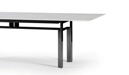 Table W01 Doge de Carlo Scarpa - Cassina-gros plan sur le plateau en marbre blanc et pieds noirs-Cassina