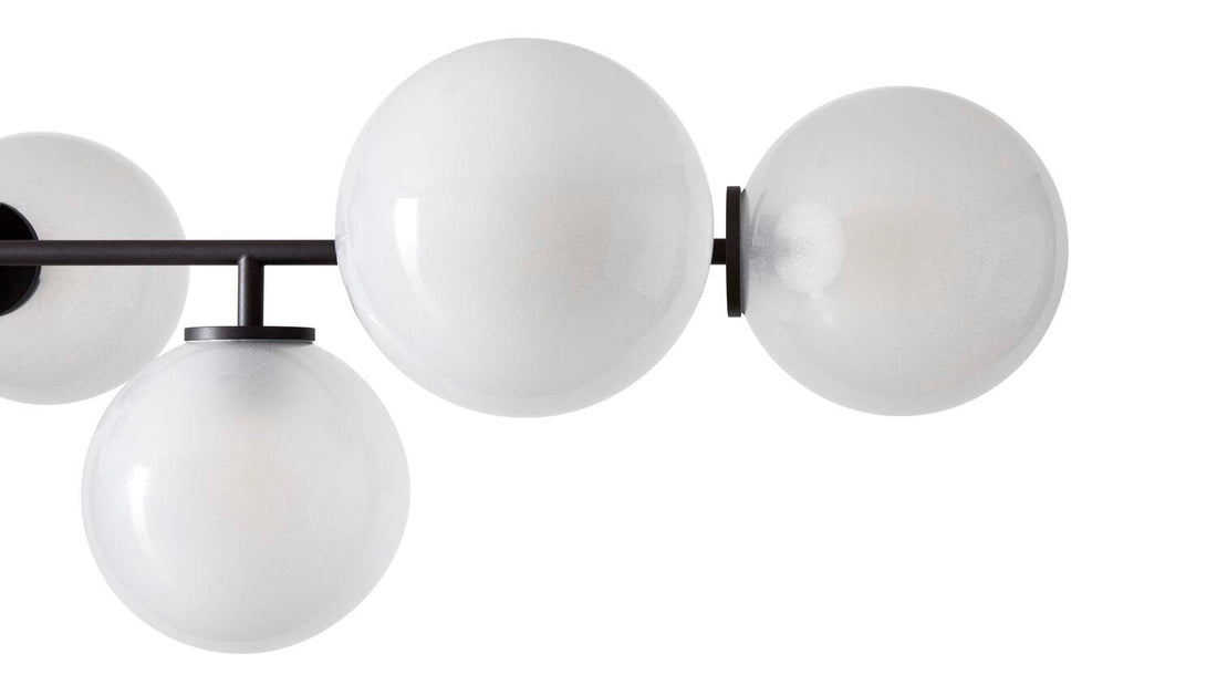 Suspension Starburst - Cassina-détail des globes blancs et des bras noirs-Cassina