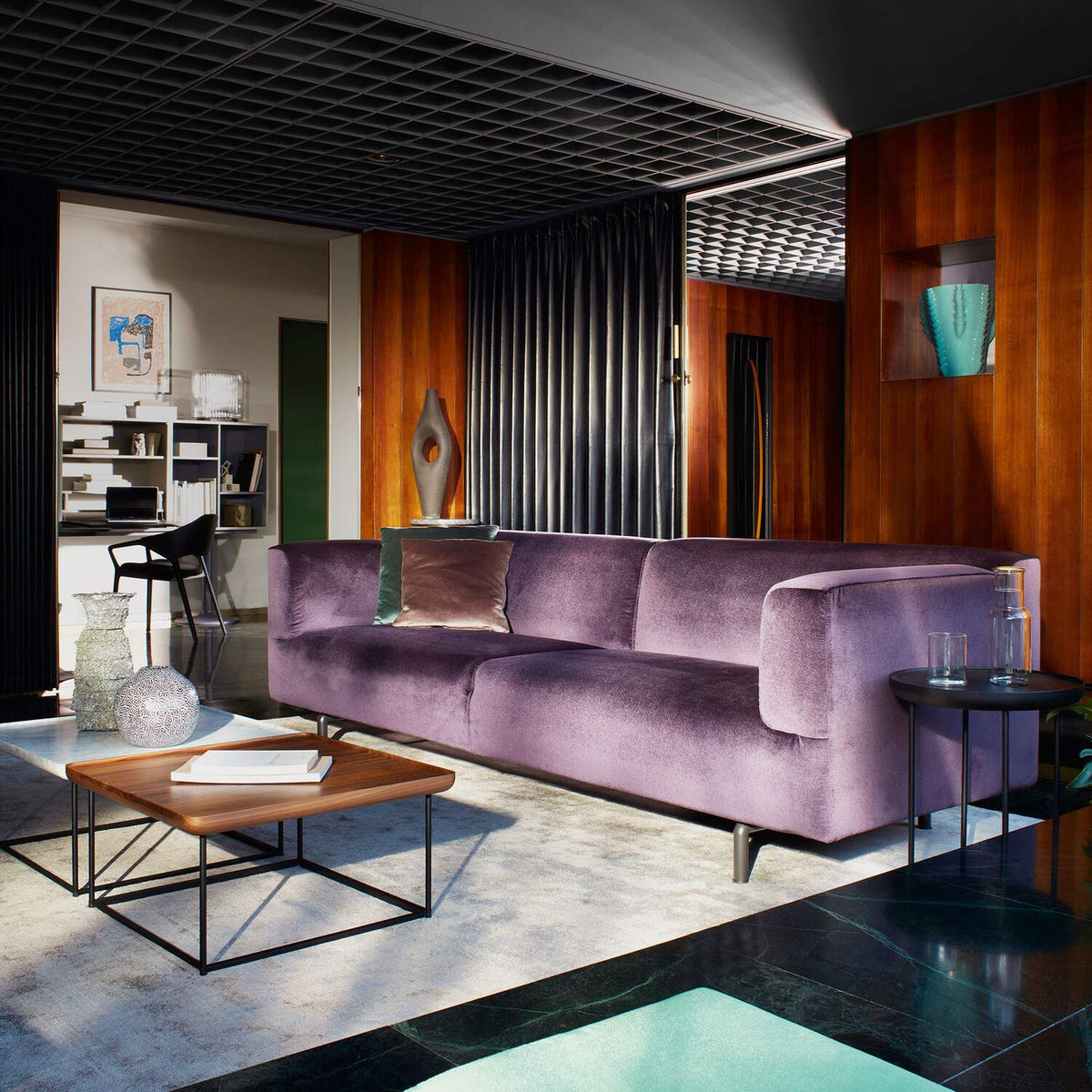 Canapé modulable Met de Piero Lissoni - Cassina-canapés en velours violet en ambiance-The Woods Gallery