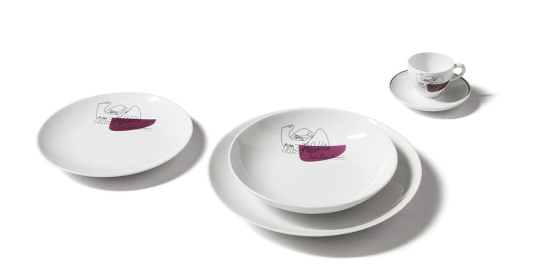 Assiettes Service Prunier de Le Corbusier - Cassina-assiettes et tasse blanches avec dessin rose-Cassina