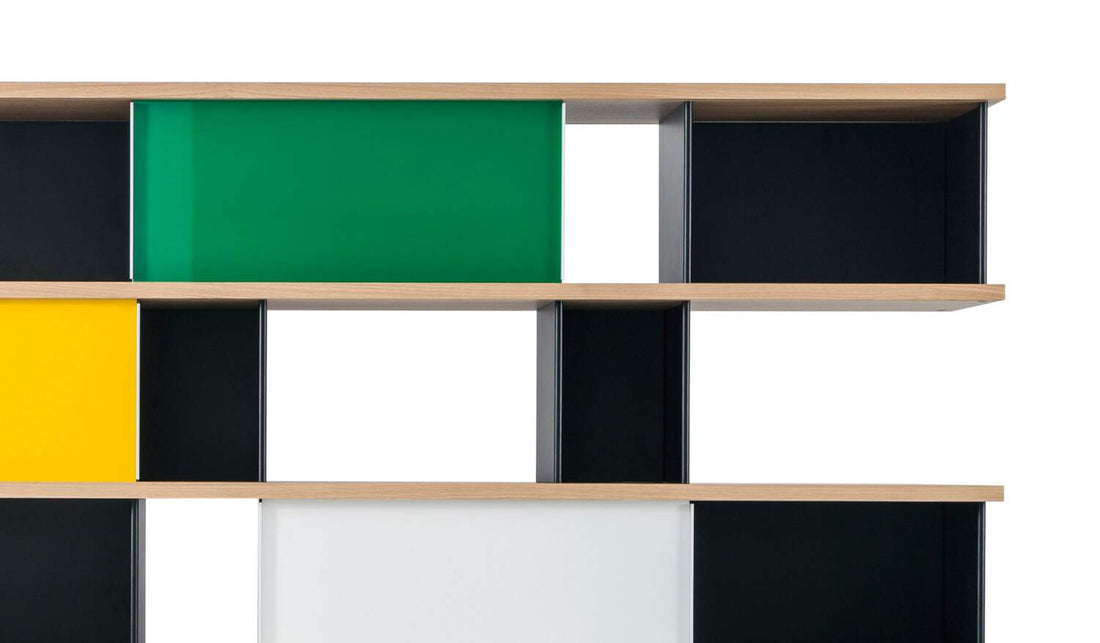 Bibliothèque 526 Nuage de Charlotte Perriand - Cassina-détail des portes colorées et des étagères-Cassina