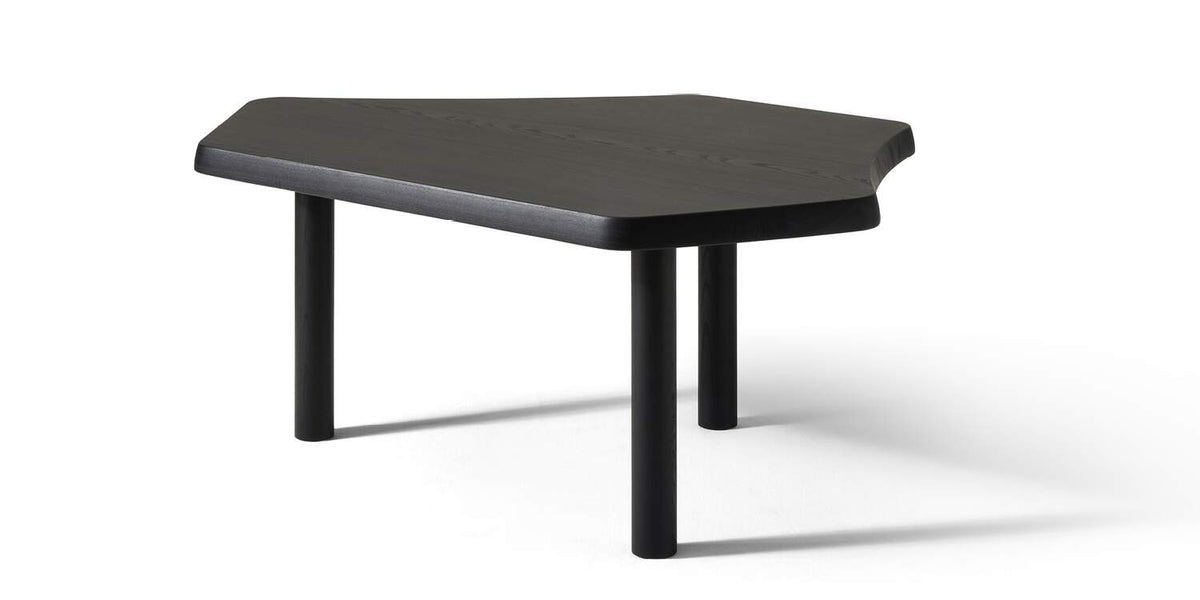 Table 545 Montparnasse de Charlotte Perriand - Cassina-vue de trois quarts, table basse noire-Cassina