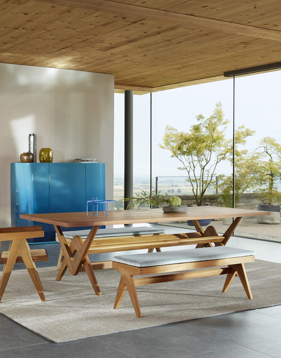 Meuble Bramante de Kazuhide Takahama - Cassina-meuble laqué bleu en ambiance-The Woods Gallery