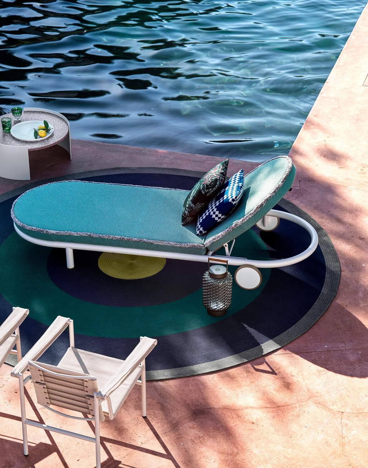 Bain de soleil Trampoline de Patricia Urquiola - Cassina-en situation 2-The Woods Gallery