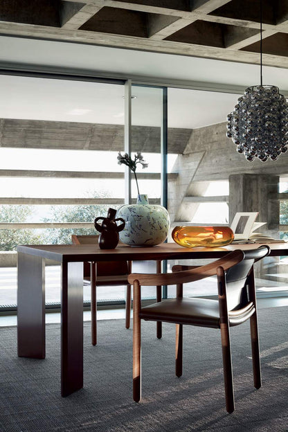 Table Ordinal de Michael Anastassiades - Cassina-en noyer américain, en ambiance-The Woods Gallery