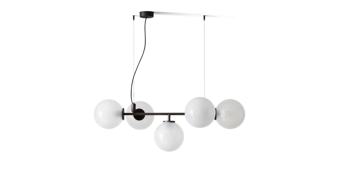 Suspension Starburst - Cassina-vue de face, globes blancs sur barre-Cassina