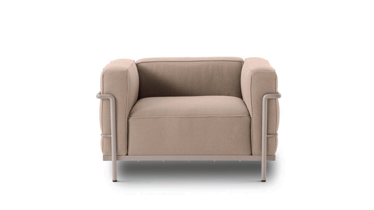 Fauteuil 3 Grand Confort (LC3) grand modèle, Outdoor - Cassina-fauteuil en tissu beige-The Woods Gallery
