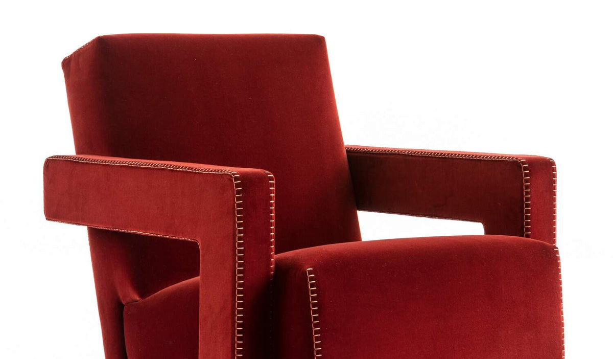 Fauteuil 637 Utrecht XL de Gerrit Thomas Rietveld - Cassina-détail du velours rouge et des coutures apparentes-Cassina