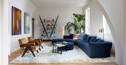 Bibliothèque 838 Veliero de Franco Albini - Cassina-salon lumineux avec bibliothèque et canapé bleu-Cassina