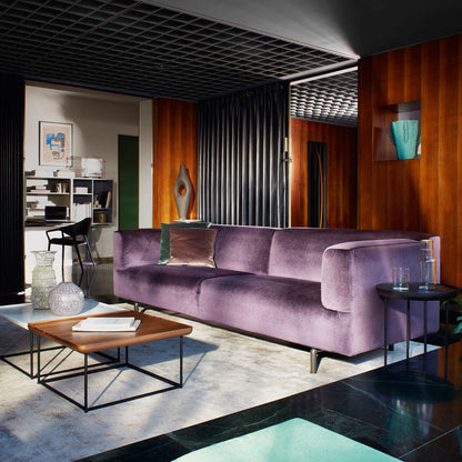Canapé Met de Piero Lissoni - Cassina-canapés en velours violet en ambiance-The Woods Gallery