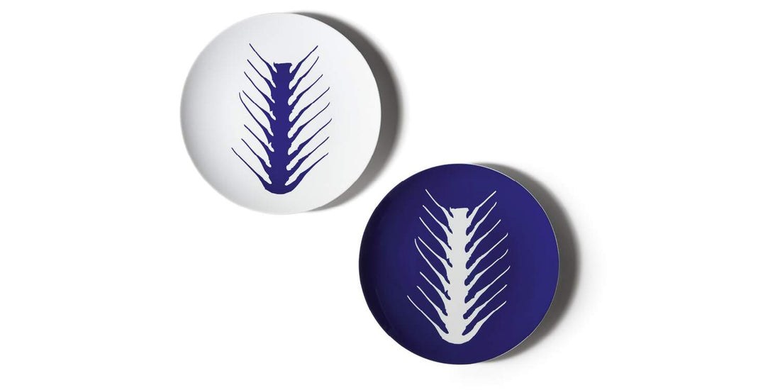 Assiettes Le Monde de Charlotte Perriand - Cassina-deux assiettes bleues et blanches au motif d&