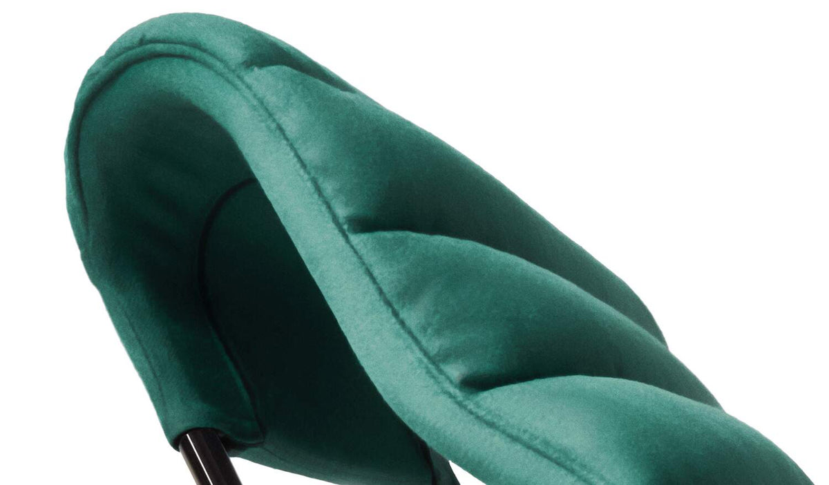 Chaise longue 546 Indochine de Charlotte Perriand - Cassina-détail du dossier en velours vert matelassé-Cassina