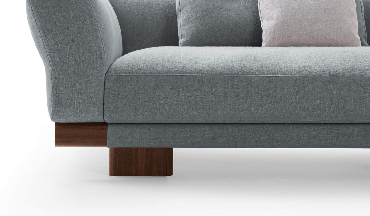 Canapé Sengu de Patricia Urquiola - Cassina-détail du pied en bois massif-The Woods Gallery