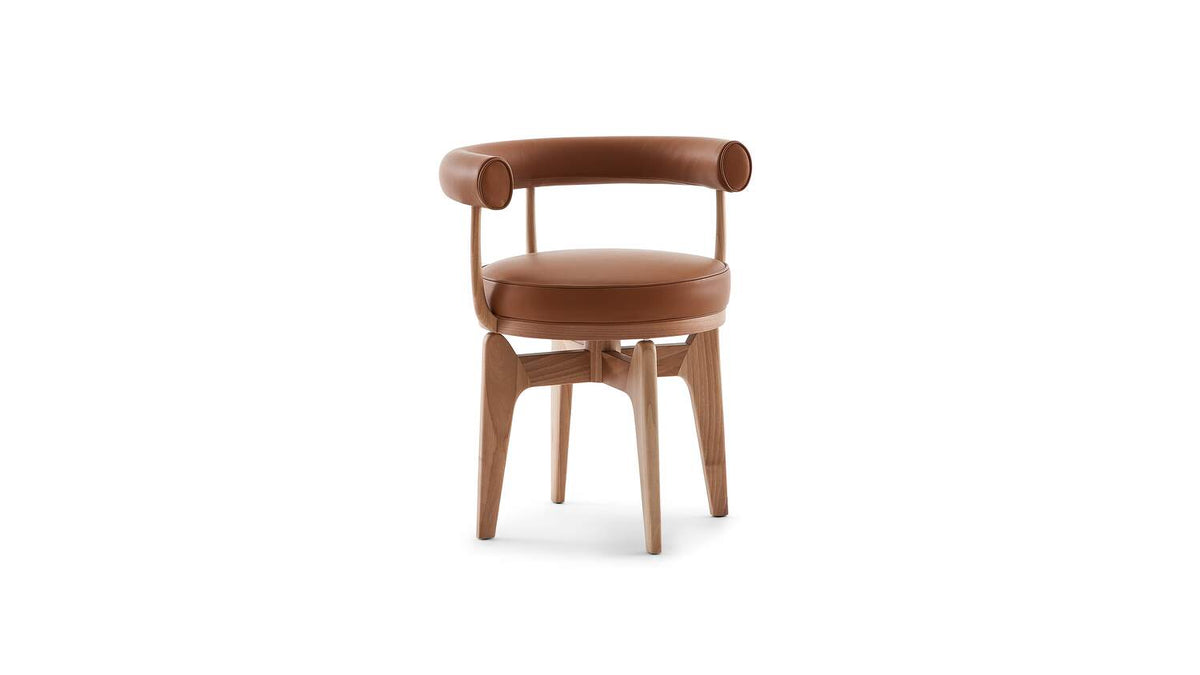 Fauteuil pivotant 528 Indochine de Charlotte Perriand - Cassina-vue de trois quarts, bois clair-Cassina