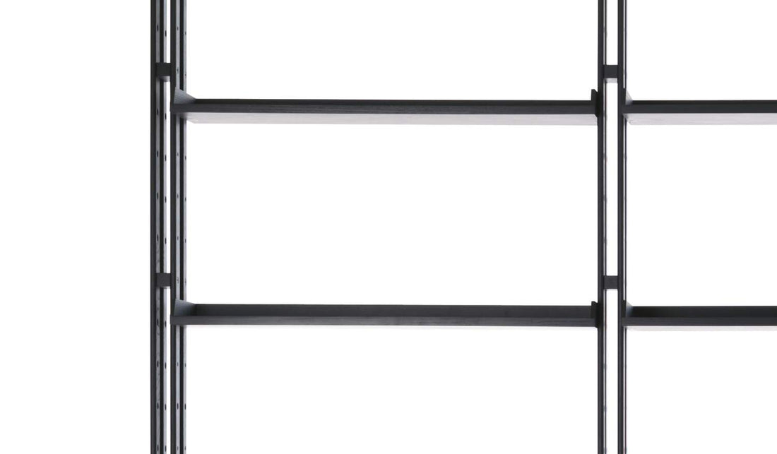 Bibliothèque 835 Infinito de Franco Albini - Cassina-détail de rayonnages noirs sur montants perforés-Cassina