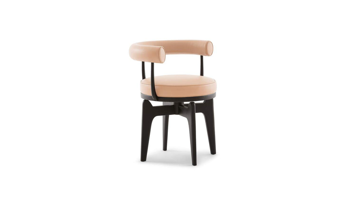 Fauteuil pivotant 528 Indochine de Charlotte Perriand - Cassina-vue de trois quarts, assise cuir cognac-Cassina