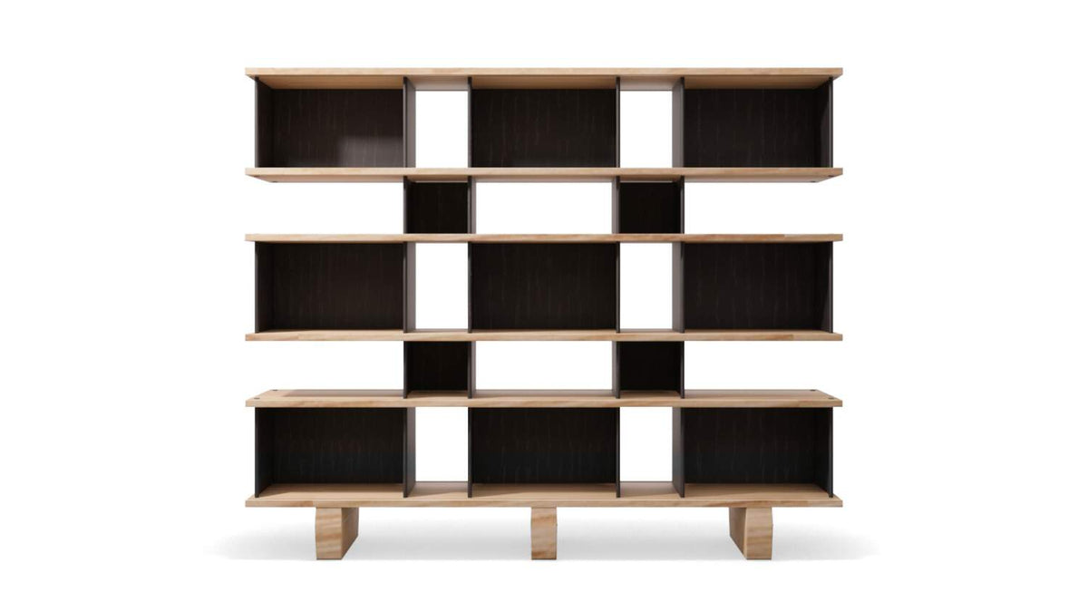 Bibliothèque 526 Nuage de Charlotte Perriand - Cassina-vue de face, étagères en chêne et fonds noirs-Cassina