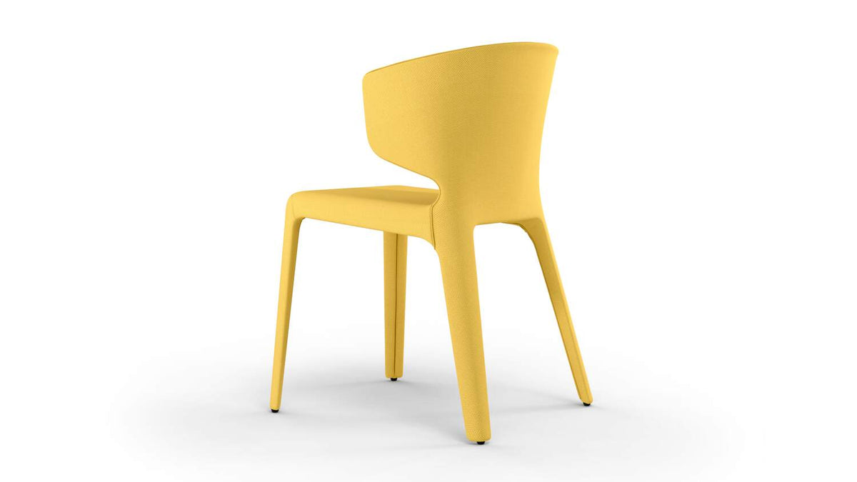 Chaise Hola de Hannes Wettstein - Cassina-chaise avec accoudoirs jaune, vue de trois quarts-The Woods Gallery